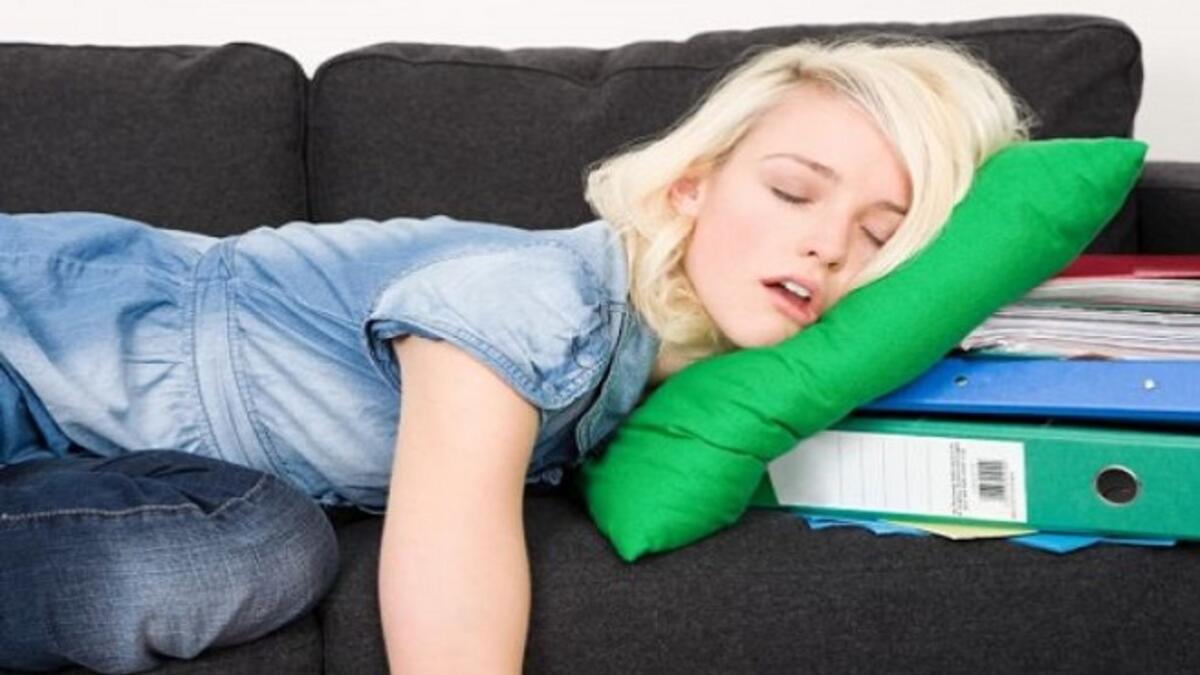 ينصدم طلاب الجامعات والمدارس بعد رمضان بكثير من المواد الدراسية المتراكمة عليهم جراء تأجيل متابعتها في رمضان، إضافةً الضياع الدراسي الذي يشعرون به جراء هذا الانقطاع.