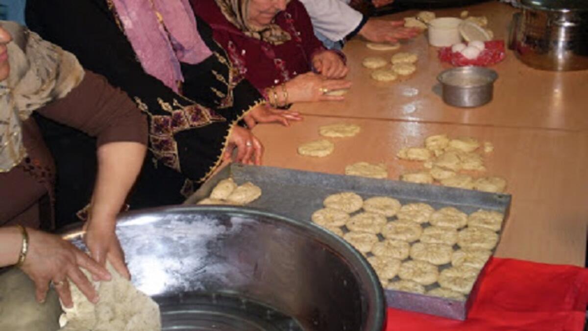 القرص: تصنع من عجين الحبوب إضافة إلى الزيت و الجبن و يضاف إليها ملعقة من اللحم المفروم المخلوط بالبقدونس، تنجز بعيد الإضحى غالبًا يتم تقديمها مع العسل في الأمسيات و مناسبات الزفاف وعند عودة الحجيج.