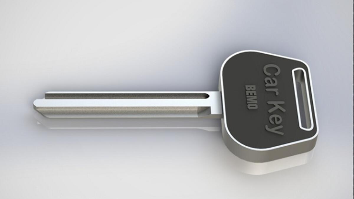 7 من 10 مفاتيح السيارات استخدمت لحك الأذن، ولنغز الأطفال أكثر من استخدامها في السيارة!