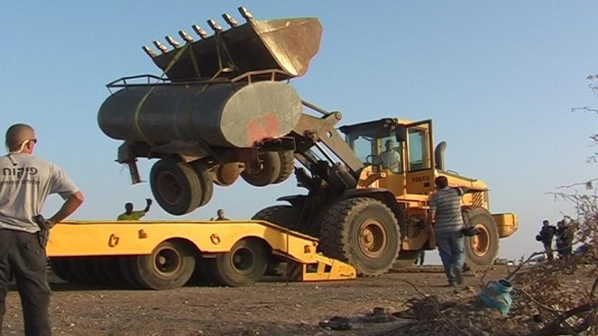 فولفو - Volvo: شركة الناقلات المشهورة تم تصنيفها على قائمة المقاطعة لتزويدها اسرائيل بجرافات الهدم التي تستخدم في هدم منازل الفلسطينين كما انها تمتلك 27% من الشركة المالكة لحافلات نقل السجناء.