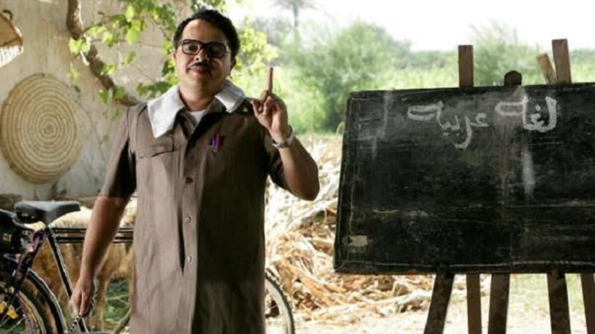 رمضان مبروك أبو العلمين حمودة"محمد هنيدي" : يناقش مشاكل التعليم في مصر من خلال شخصية مدرس لغة عربية ريفي له شخصية قوية، ينتقل ليقابل هناك طلابًا من نوع آخر من أبناء كبار المسئولين، وهناك تدور أحداث مثيرة تكشف خبايا التعليم ومشاكله.