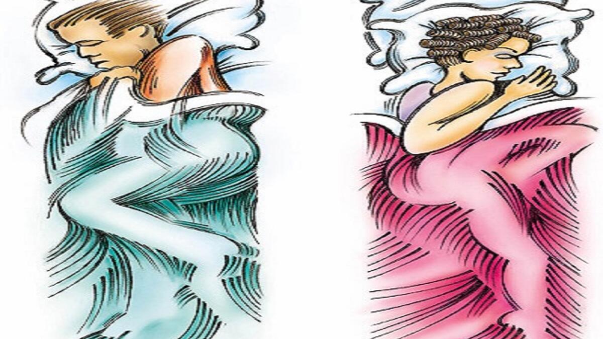 يعد الاستمناء وسيلة فعالة لتعويض النقص الذي قد يفتقر إليه أحد الزوجين أثناء ممارسة الجماع بسبب مشاكل قد يعانيها الجنس الآخر، وهذا ما قد يؤثر على العلاقة بين الزوجين بشكل سلبي في بعض الأحيان، وايجابي في أحيانٍ أخرى لكي تستديم العلاقة ما بينهما.