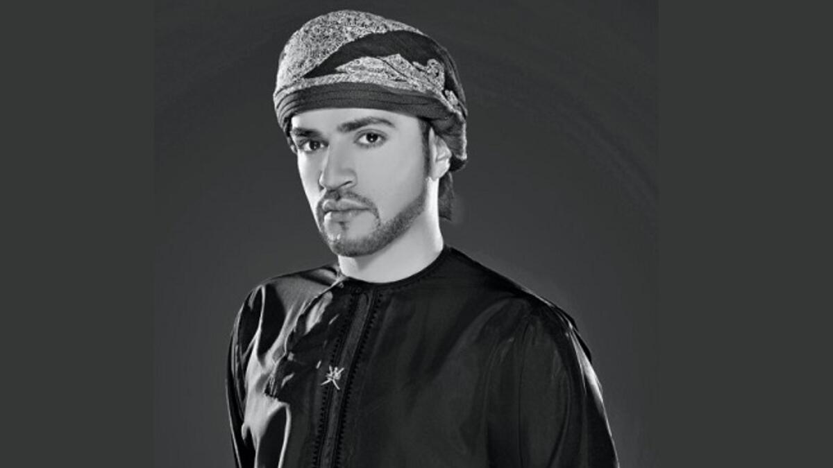 المصر العماني يرتديه الرجل منذ زمن بعيد ويصنع من القماش. يلف بطريقة معينة بحيث يغطي منطقة الرأس، وأهم ما يميز المصر العماني بأنه مزركش وملون عكس أغطية الرأس التي يرتديها العرب كالغترة و العمامة السودانية.. وغيرها