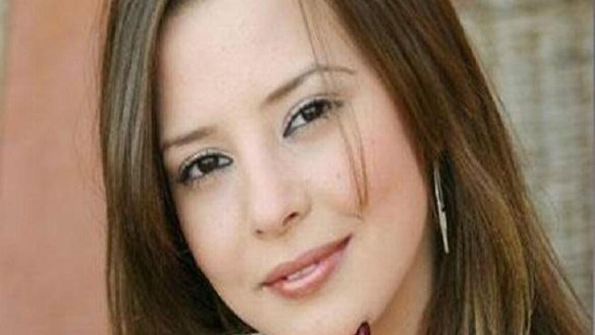 الممثلة إيمان العاصي: بعد نجاحها في مسلسل " حضرة المتهم أبي" قررت اعتزال التمثيل نهائياً وارتداء الحجاب، ثم عادت للأضواء من جديد بدون حجاب لتفاجئنا مرة أخري باعتزالها  وحجابها لينتهي الحال بها إلي خلع الحجاب نهائيا والاشتراك في أكثر من عمل.