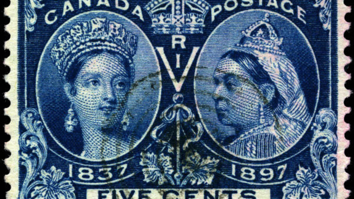 مسؤول الطوابع: تعمد الملكة إلى جمع الطوابع، وأبرزها تلك التي تمّ نقلها من جدها وأبيها. ولذلك، فإنّ هذه الوثائق تعدّ تاريخية، والحفاظ عليها يتطلب شخصًا معنيًا بذلك. يشغل "مايكل سافي" منصبا في القصر الملكي، كاختصاصي طوابع