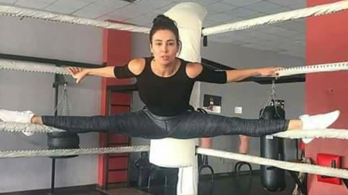 انتشرت عبر مواقع التواصل الإجتماعي صورًا للفنانة كندة حنا، تظهر فيها وهي تمارس الرياضة،حيث ظهرت كندة بالصور وهي برشاقة عالية جداً ومرونة كبيرة الأمر الذي أثار إعجاب جمهورها.