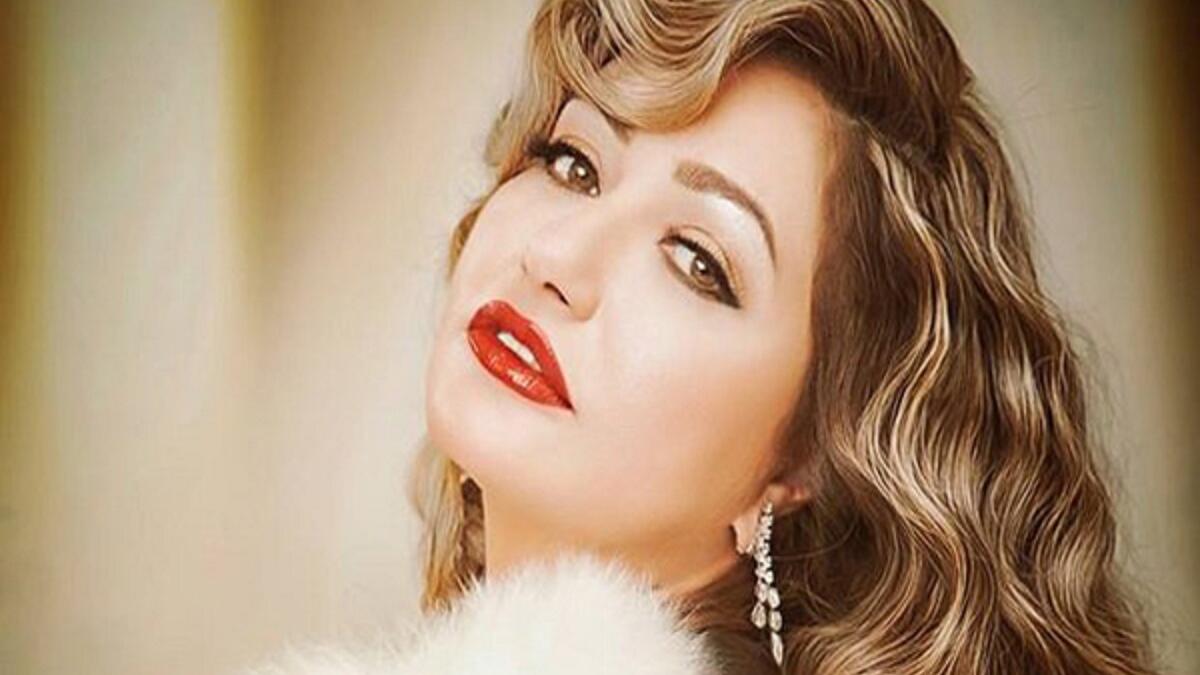 النجمة ليلى علوي لم تتعرض وحدها لحادث سيارة مدمر، بل نجت برفقة زميلتها النجمة بوسي، بعدما تعرضت سيارتهما لحادث بسبب الأمطار ولزوجة الطريق، وخرجت ليلى سليمة إلا من خدوش بالجسد، بينما عانت بوسي من شرخ بكف اليد وتمزق في الكتف الأيمن وجرح غائر بالوجه