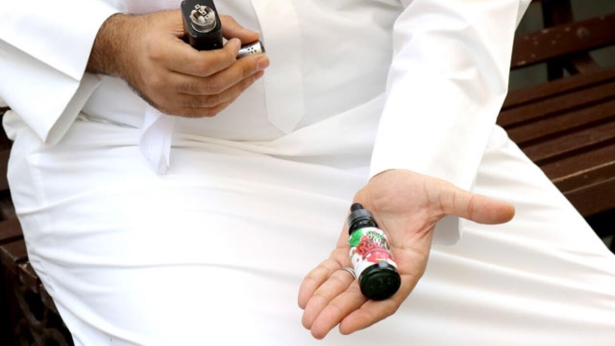 عدم الانسياق وراء الموضة دون تفكير في تأثيرها علينا. فكثير من الفتيات والشباب يقبلون على السجائر لهذا،  لكنهم يدفعون الثمن من صحتهم وأموالهم.