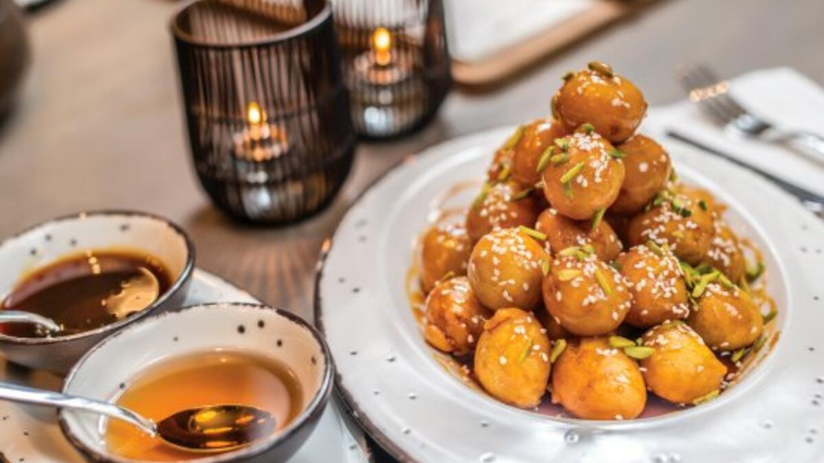 هناك الكثير من  الحلويات الإماراتية تقدم خصيصًا في الشهر الفضيل كـ "اللقيمات"، و"الساقو"، و"الفرني".