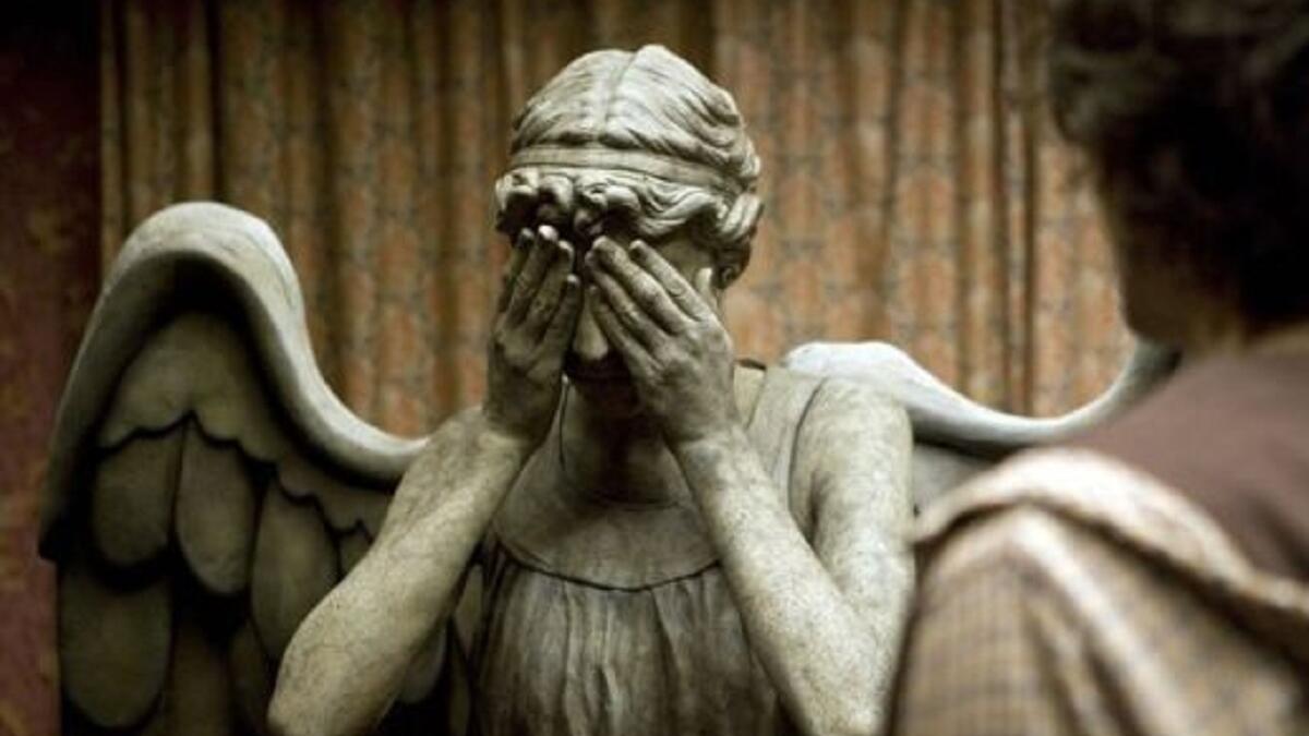 الملاك الباكي: أداة قرصنة تجعل تلفزيونًا ذكيًا يسجل المحادثات واسم "الملاك الباكي" مقتبس من شخصية في مسلسل الخيال العلمي البريطاني "دكتور هُو"، تبدو جامدة كتمثال لكن تدب فيه الحياة حين يكون بعيدا عن الأنظار.