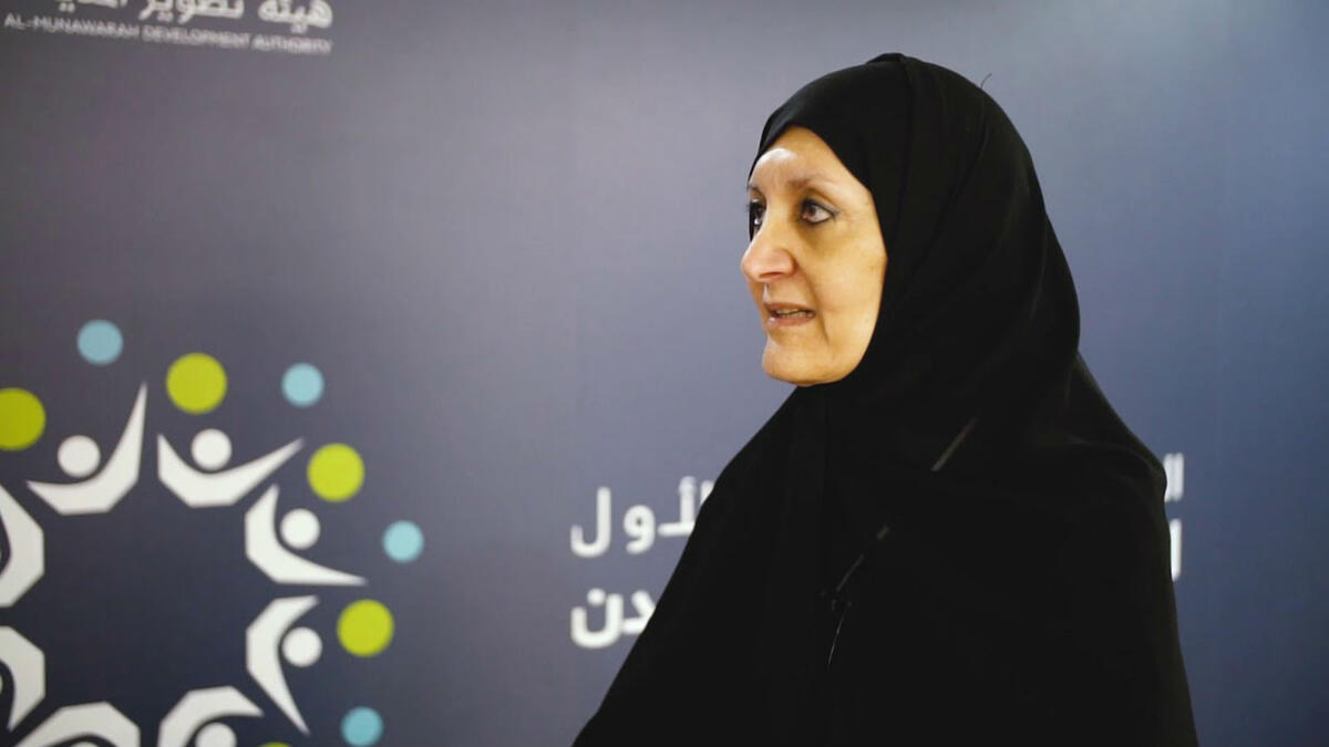 والدتها فهي الأميرة هيفاء ابنة الملك فيصل والأميرة عفت، وينسب للأخيرة الفضل في تعليم الفتيات بالسعودية، فهي صاحبة مبادرة تطوير التعليم وتأسيس أول كلية للفتيات بالمملكة.