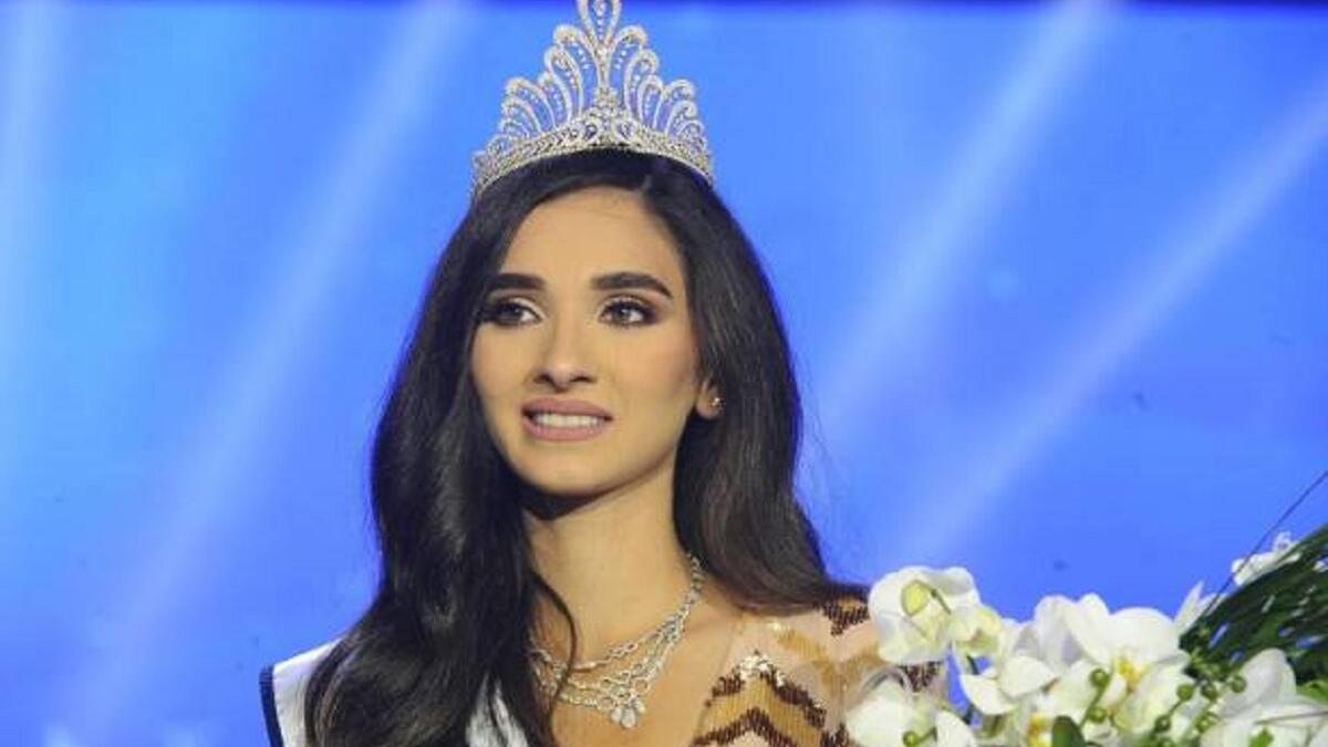 ساندي ثابت: ملكة جمال لبنان للعام 2016 درست العلوم المالية في جامعة القديس يوسف.