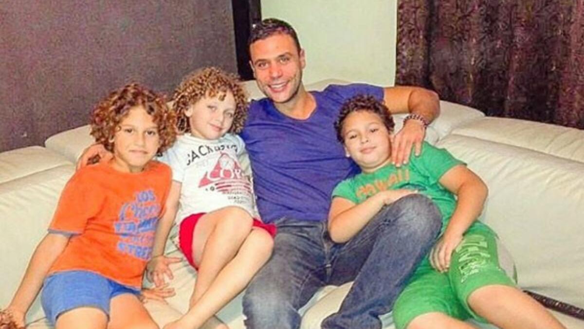 شارك الفنان محمد عادل إمام جمهوره عبر «إنستجرام» بصورة له مع عدد من أصدقائه وهم أبناء الفنان أحمد رزق الذي تربطه به علاقة صداقة قوية وعلق على الصورة قائلًا: «مع أصحابي ، ولاد أخويا النجم أحمد رزق، حمزة و عمر و يحيي، ربنا يحفظهم و يحفظ كل اطفالنا يا رب».