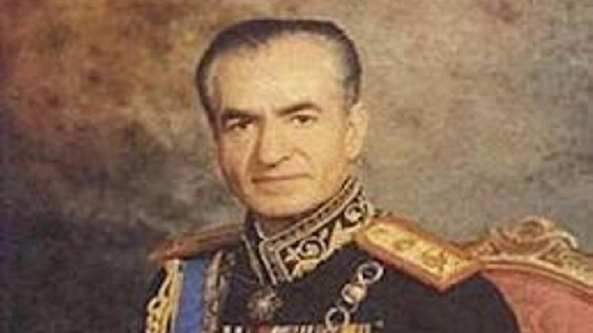 الحالة الإيرانية فريدة من نوعها ففي عهد الشاه محمد رضا بهلوي كان بالإمكان العثور على تغطية إخبارية لزواج مثلي الجنس ورغم أنّ المثلية الجنسية لم تكن مقبولة فإنّه كان بالإمكان في السبعينيات أن نعثر في إيران على أماكن ترفيه استُخدمت كأماكن لاجتماع المثليين.