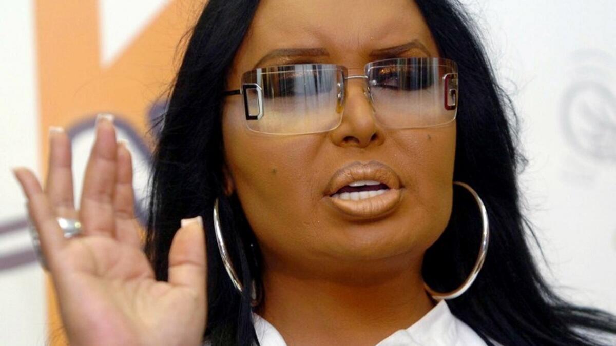 في تركيا ليس هناك شخص لا يعرف المطربة المخضرمة بولانت ارسويوهي واحدة من أكثر المطربات إثارة للإعجاب وهي أيضًا متحوّلة جنسيّا ومع ذلك، فهناك فجوة هائلة بين تعامل المجتمع التركي مع المطربة الكبيرة بولانت، وبقية المتحوّلين جنسيّا والمجتمع المثلي.