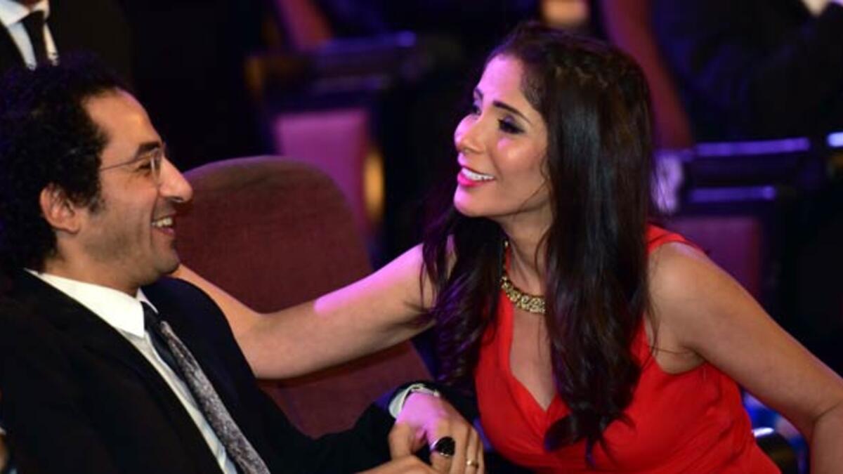 الممثلة منى زكي 18 نوفمبر 1977  و زوجها أحمد حلمي 18 نوفمبر 1969