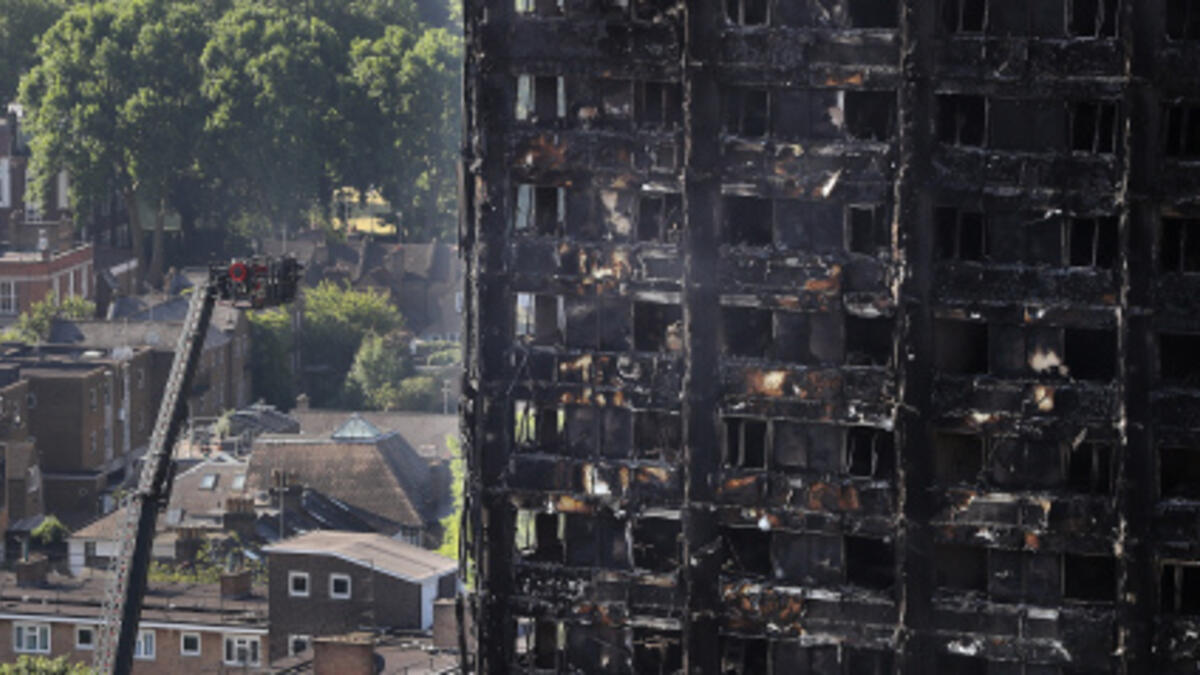 كريم موصللي: عند الساعة 1:30 فجرًا، اتصل بعمّه وأبلغه عن اندلاع حريق، كما اتصل بالشرطة التي طلبت منه البقاء داخل الشقة، ووضع قطعة قماش مبللة بالماء تحت الباب، وكان قلقًا للغاية بسبب الدخان المتصاعد، إلى ان انقطع الاتصال ولم يُحدّد مصيره.