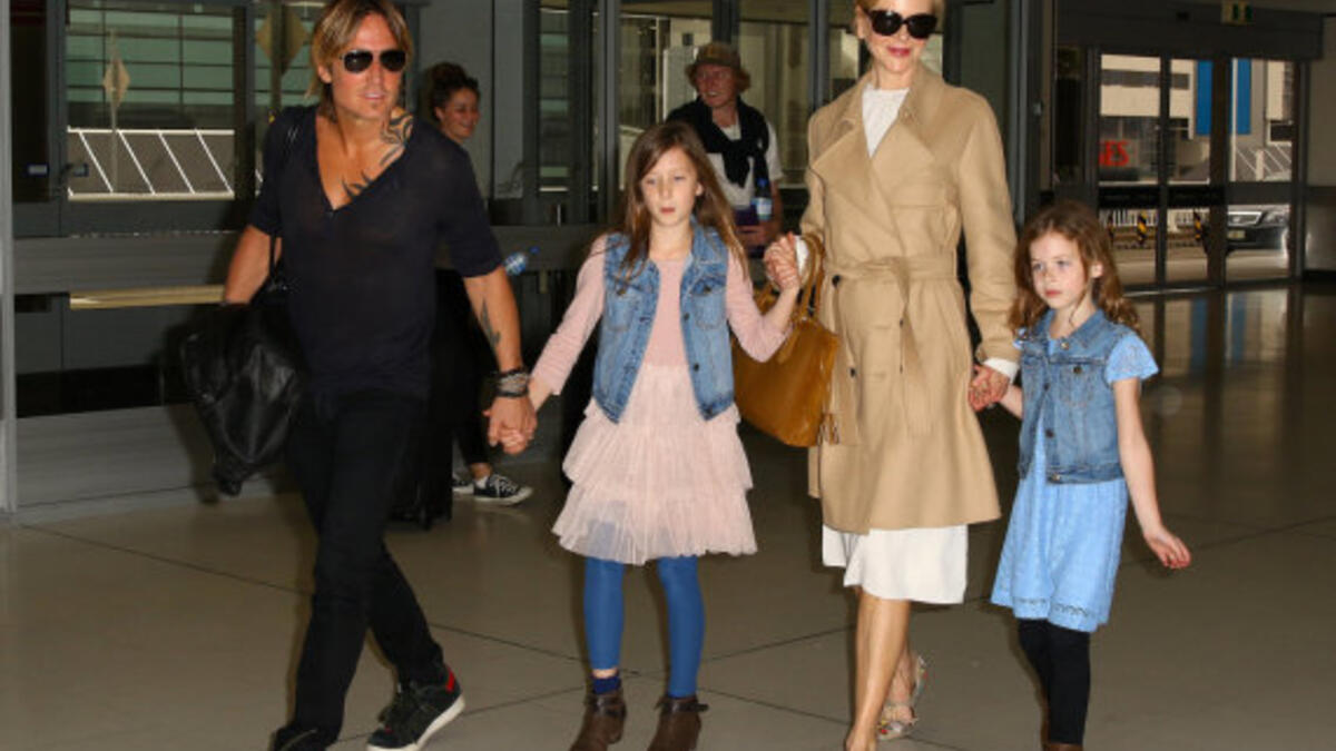 نيكول كيدمان وكيث إيربان: عام 2006 انتشرت شائعات تفيد بخيانة كيث لزوجته مع العارضة "أماندا وايت" حيث كان يتلقى العلاج من تعاطي المخدرات في إحدى المصحات، وسواء حدث ذلك بالفعل أو لم يحدث، فلا يزال زواجهما قوياً ولم يتأثر بالمشاكل.