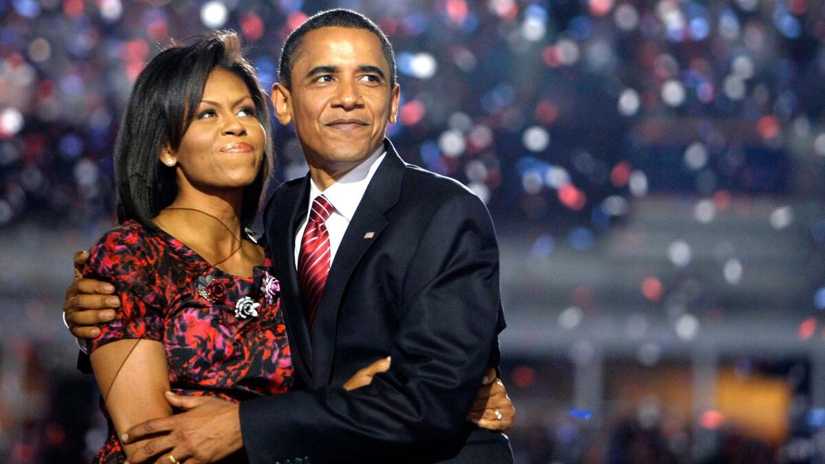 رئيس أمريكا باراك أوباما وميشيل روبنسن: عندما عين كمتدرب في مكتب محاماة كانت تعمل به ميشيل، فأغرم بها وحاول إثارة إعجابها، صدته في البداية ثم بأسلوب منمق بدأ بمواعدتها حتى أصبحا من أقوى ثنائيات أمريكا.