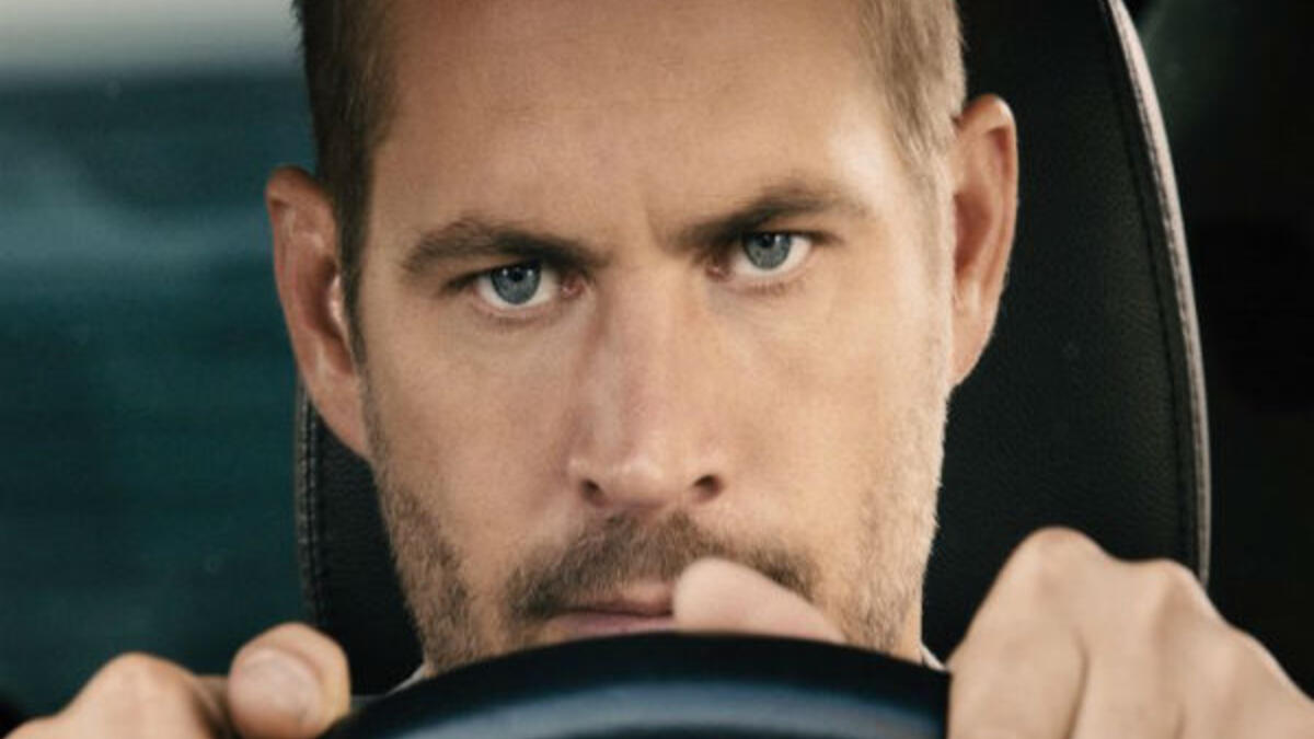 توفي  النجم الأمريكي "بول ووكر" (40 عامًا) في 30 نوفمبر عام 2013، عندما اصطدمت سيارته بشجرة واندلعت فيها النيران.