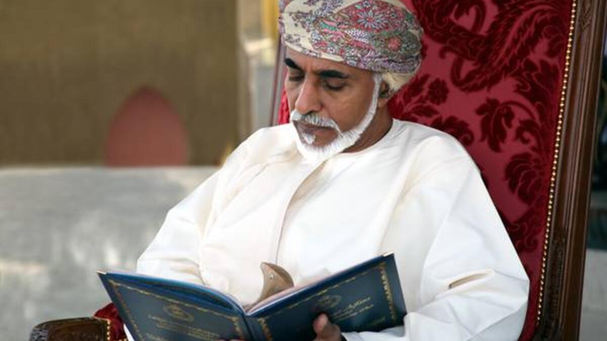 السلطان قابوس حاكم سلطنة عمان: حيث تزوج السلطان زواجًا قصيًرا من نوال بنت طارق آل سعيد، عام 1976، وتطلقا عام 1979