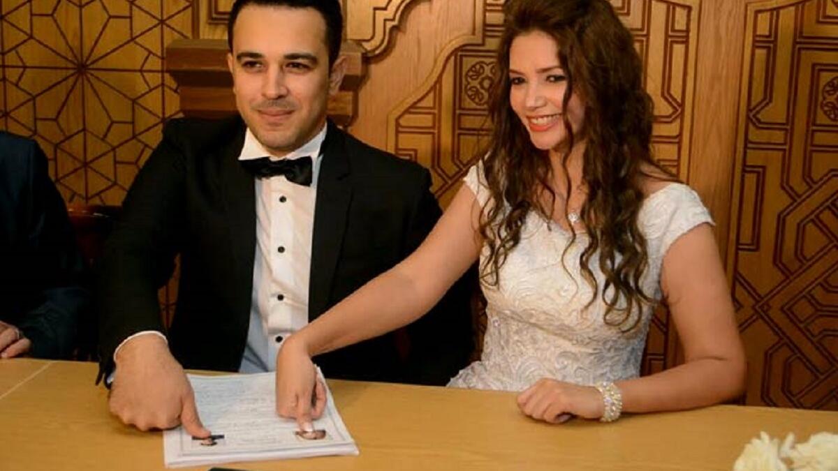 رانيا نجيب وهيثم نبيل: 
وودّع الفنان هيثم نبيل حياة العزوبية بعقد قرانه على نجمة "ستار أكاديمي" رانيا نجيب في شهر أكتوبر الماضي، إذ أعلنت الفنانة عن اعتزالها وتفرغها للحياة العائلية.