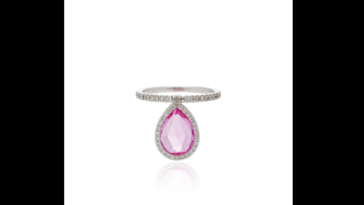 دار نينا رانسدورف للمجوهرات: خصصت 15٪ من عائدات بيع هذه القطعة النادرة لدعم مؤسسة أبحاث سرطان الثدي.