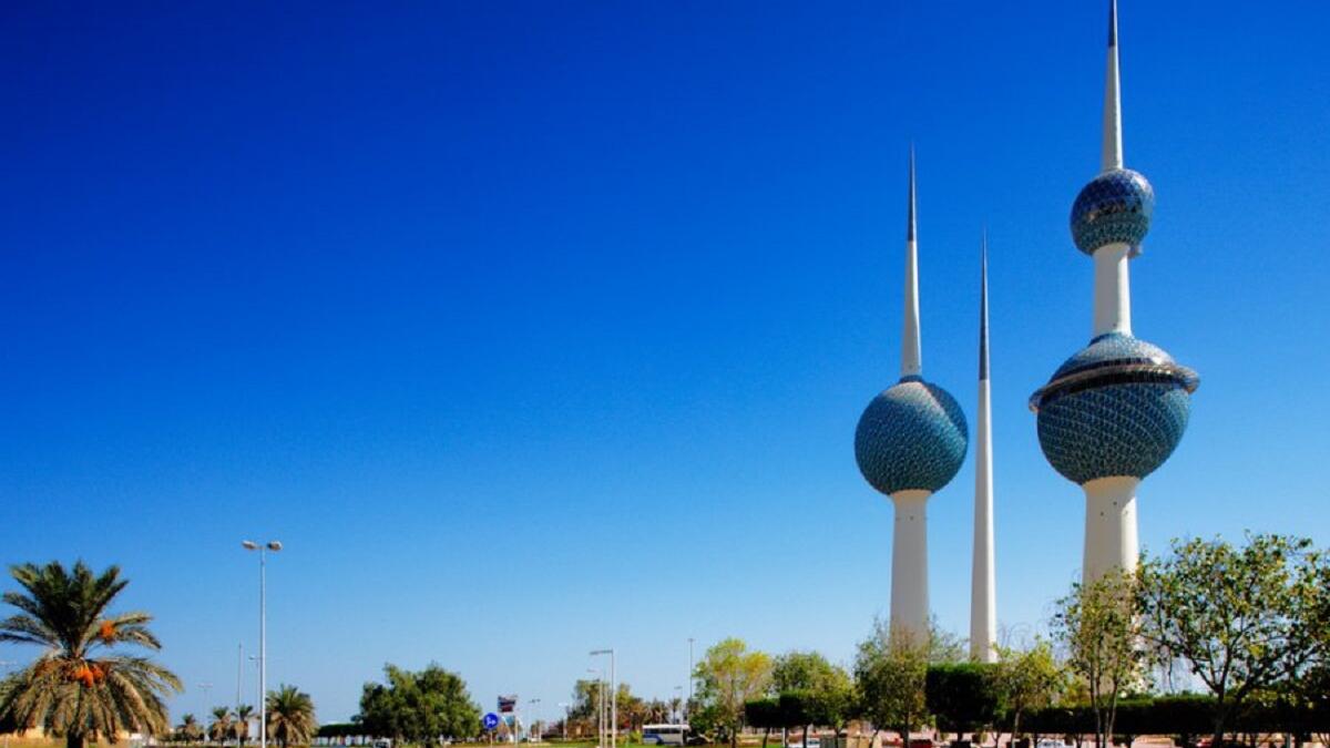 الكويت: يعاقب القانون بالحبس لمدة لا تتجاوز شهرًا أو غرامة لا تتجاوز 100 دينار أو بإحدى العقوبتين.