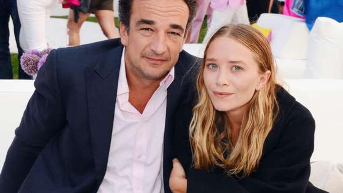 الممثلة ماري كايت أولسن وأوليفييه ساركوزي: في 2015 عقدت الممثلة قرانها على شقيق الرئيس الفرنسي السابق، في حفل زفاف سري جمع الأقارب والأصدقاء فقط.