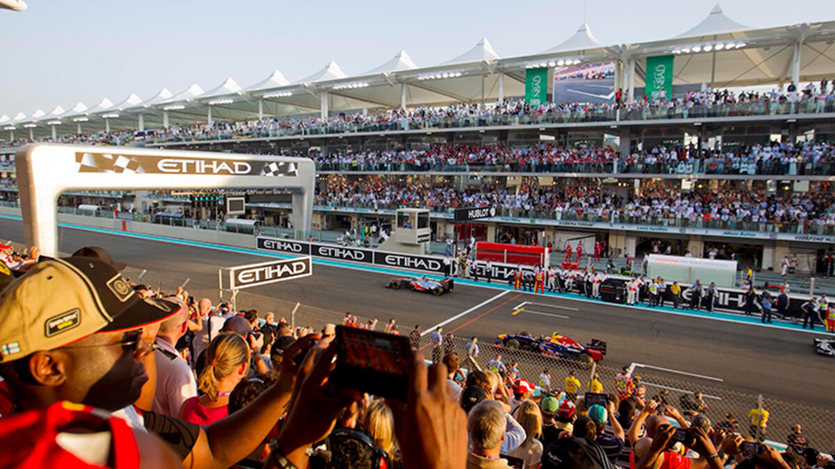 كما تشمل الاستعدادات اللوجستية لعطلة أسبوع السباق توفير الخيارات المتنوعة من الأطعمة والمشروبات والخدمة الفائقة لعشرات الآلاف من ضيوف الحدث في المدرجات.