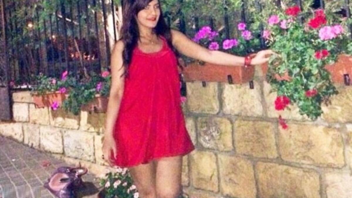 نشرت الإعلامية دينا صالح زوجة النجم سامو زين صورة عبر مواقع التواصل الاجتماعي وصفها البعض بالجريئة حيث ارتدت دينا فستان أحمر قصير جدًا