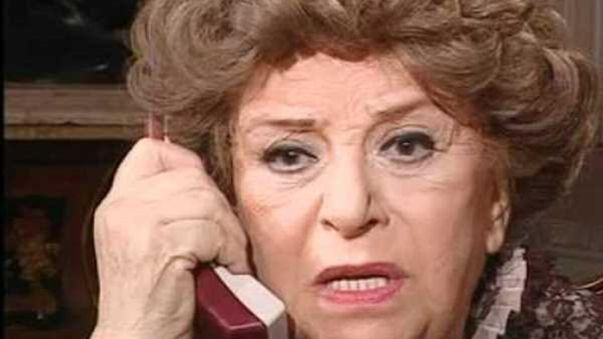 سناء جميل: جسدت دور الأم القوية وأحيانًا "المفترية"، وأبدعت، فهي الفنانة التي قررت عدم الإنجاب لتتفرغ لهوايتها في التمثيل، لم يكن الإنجاب هو التضحية الوحيدة، بل ضحت عند مغادرة أهلها بالصعيد من أجل العمل بالتمثيل دون موافقتهم.