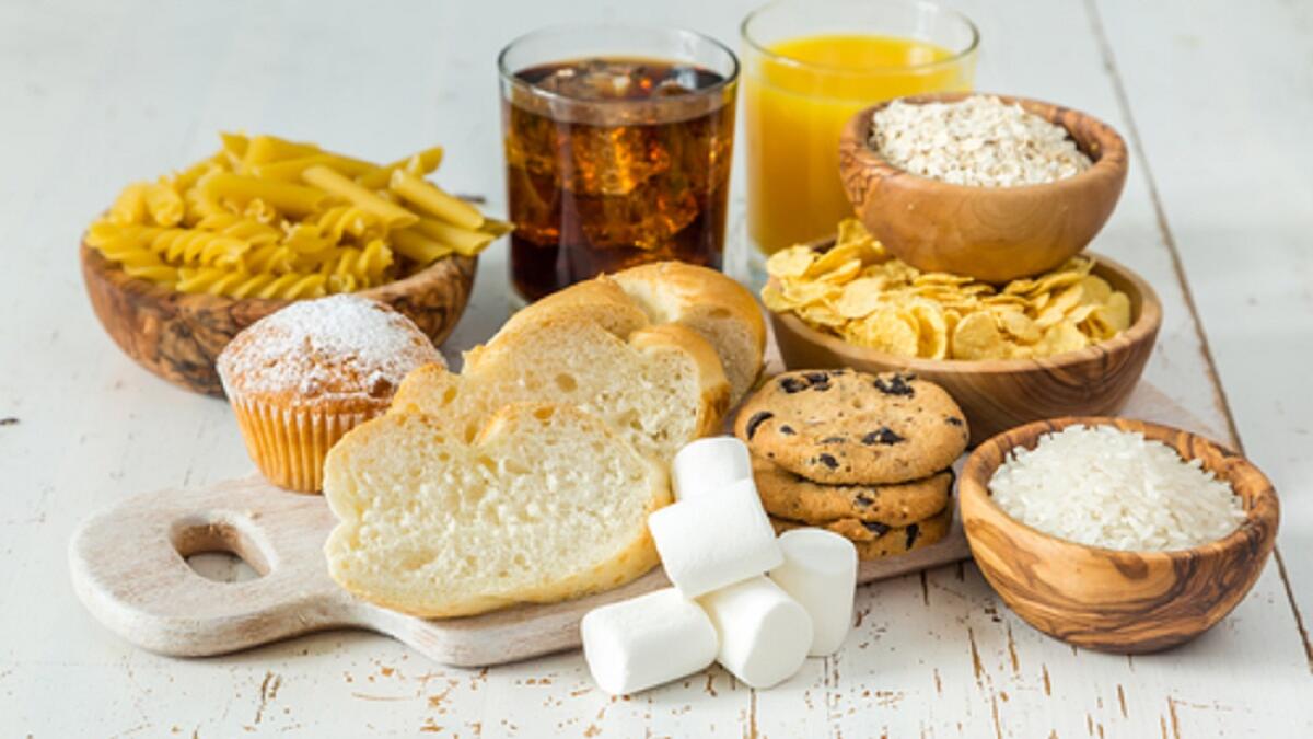 الكربوهيدرات: فهناك أهمية كبيرة لتناول الكربوهيدرات والبروتين فيما يتعلق بمستويات هرمون تستوستيرون، وفي هذا الصدد يمكن تناول المكسرات والأفوكادو، والبيض، واللحوم الحمراء.