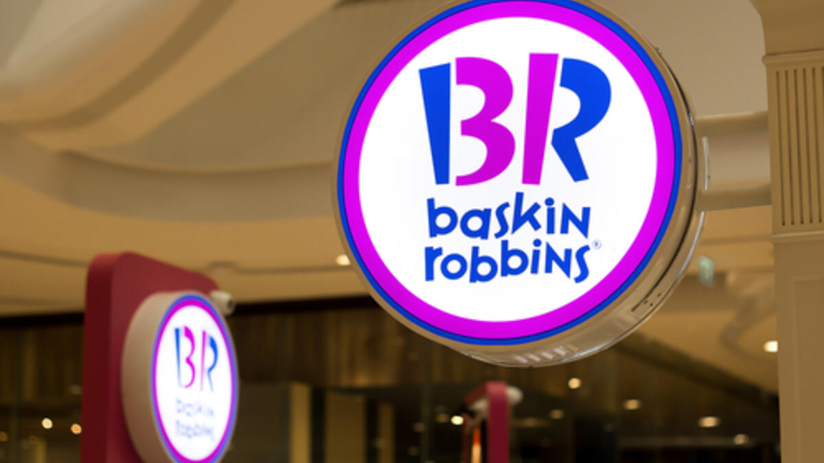 باسكن روبنز: إذا نظرت إلى حرفي B و R على الشعار، ستجد أن المنحنى على حرف B هو رقم 3 والخط الأول في حرف R هو الرقم 1، و معًا يمثلان 31 من نكهات الآيس كريم اللذيذ.