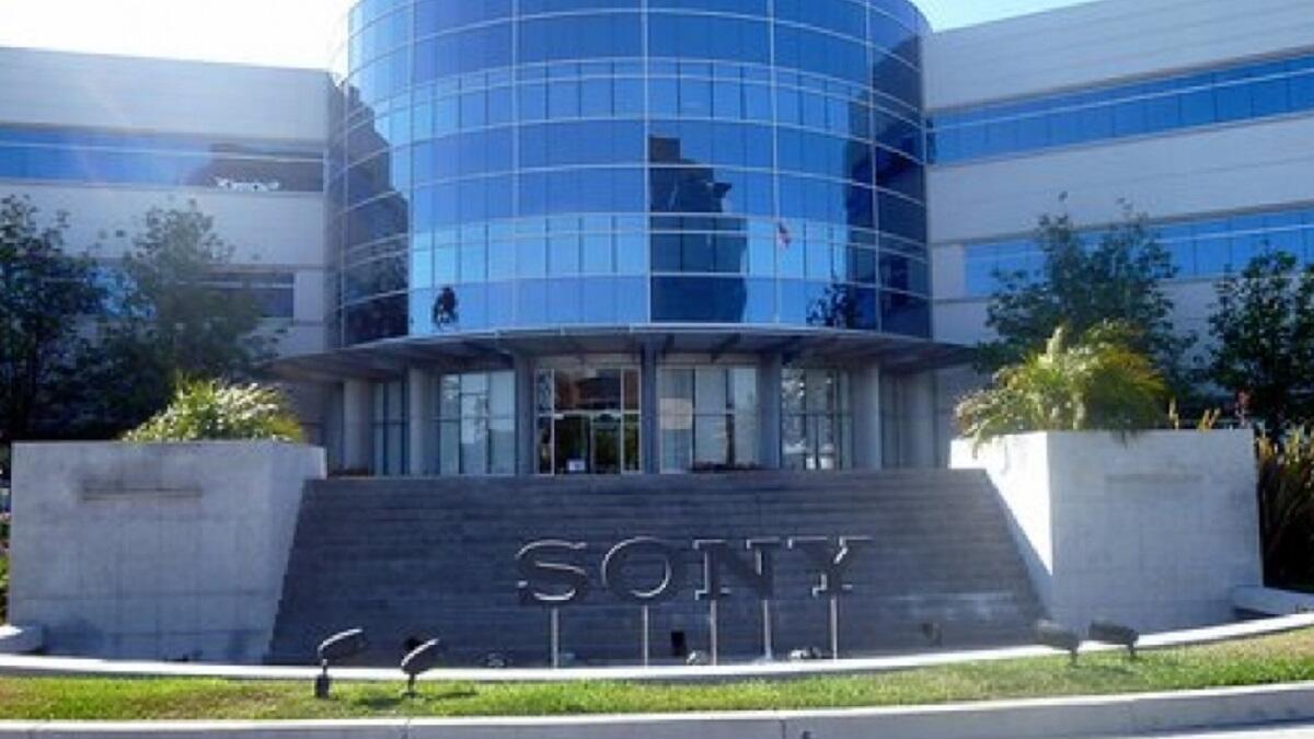 سوني اطلقت الإعلان عن نظارة ذكية جديدة تعمل مع جهاز الألعاب خاصتها بلاي ستيشن، والتي تحمل اسم "Playstation Flow"،وهي تمكن المستخدمين من التحكم بشخصيات الألعاب عبر حركاتهم الجسدية، ويمكن ارتداء النظارة أثناء السباحة لتقوم الشخصية في اللعبة التي يلعبها