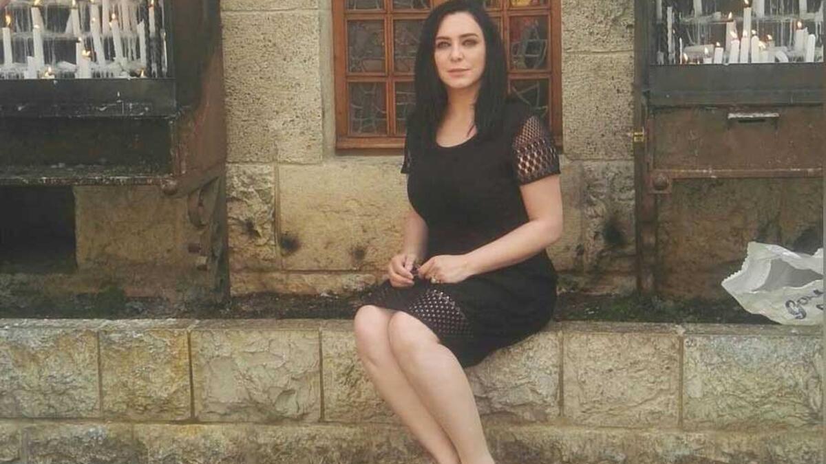 صلت الفنانة السورية سولاف فواخرجي في دير القديس الماروني مار شربل كما طلبت من متابعيها على مواقع التواصل الاجتماعي الصلاة لاجل سوريا. ونشرت فواخرجي صورة لها أثناء زيارتها للدير وكتبت: “ياااامارشربل صلوا لاجل سوريا”.