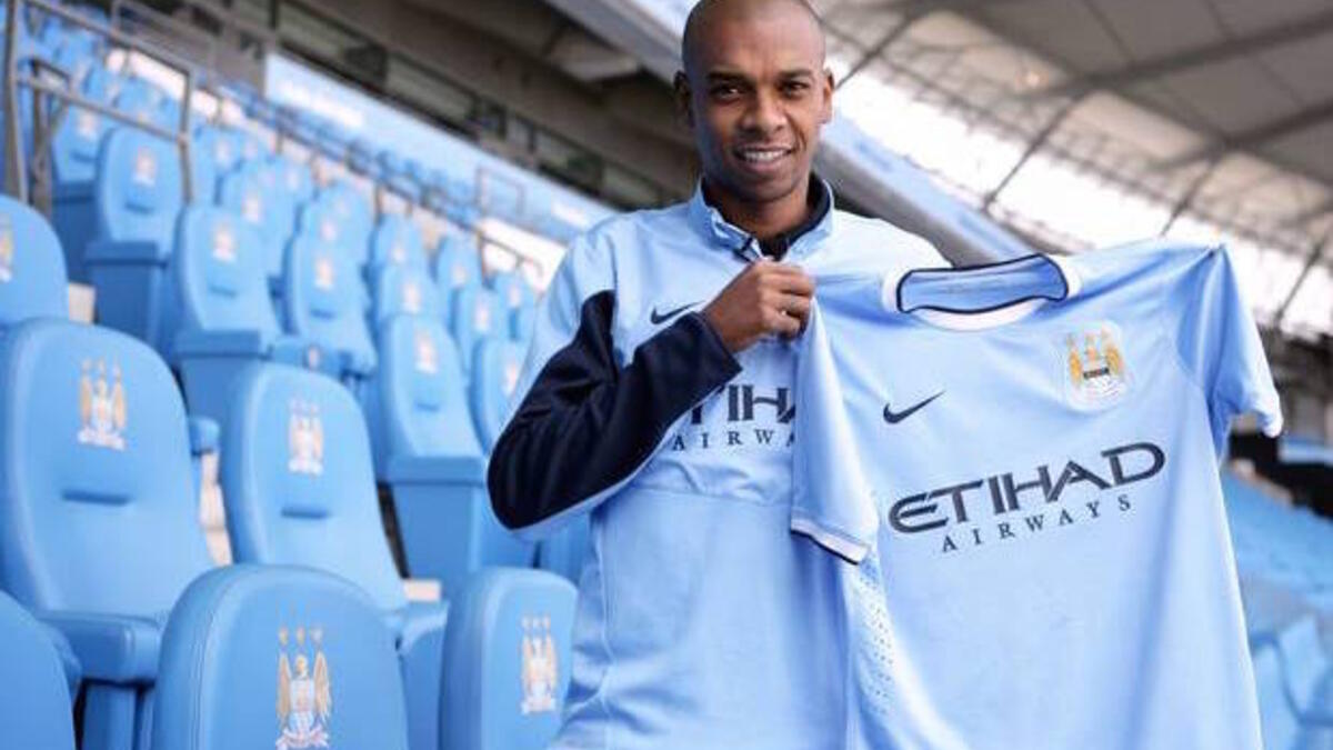 لاعب الارتكاز البرازيلي فيرناندينيو: انتقل من شاختار دونيتسك إلى مانشستر سيتي مقابل 34 مليون جنيه استرليني.