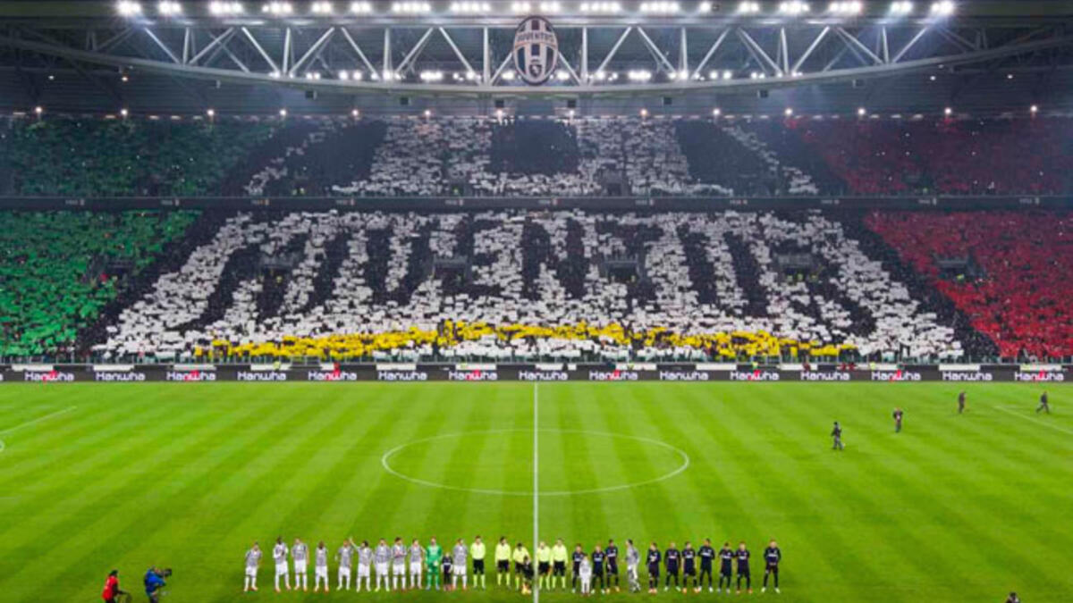 فريق يوفنتوس الإيطالي: Fino alla fine وتعني حتى النهاية