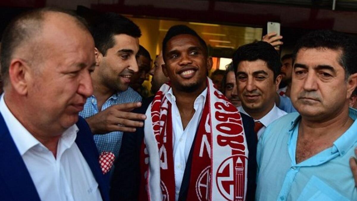 المهاجم الكاميروني سامويل إيتو: غادر سامبدوريا صوب أنتالياسبور في عقد لمدة 3 مواسم.