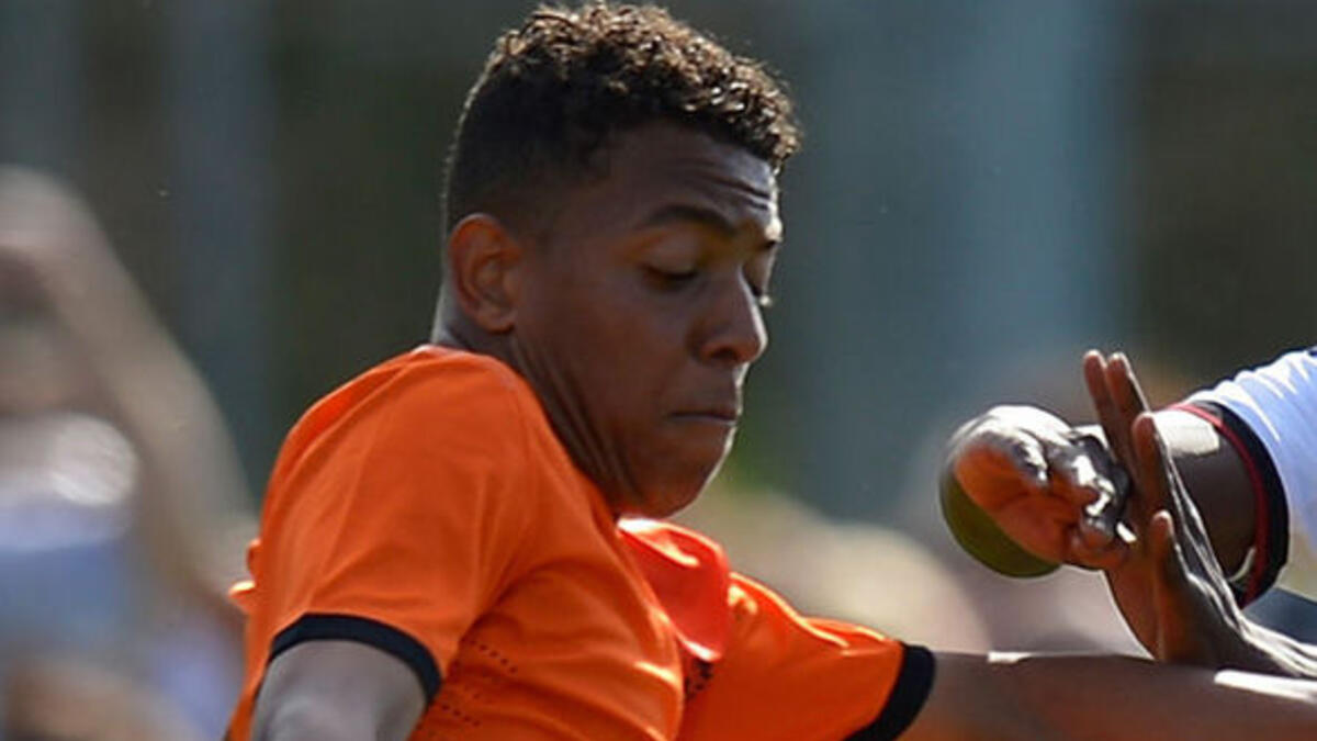 لاعب الوسط الهولندي دونييل مالين (آرسنال): يبلغ من العمر 16 عاماً، خاض ناديه منافسة قوية للحصول على خدماته من أياكس الصيف الماضي. استطاع التأقلم باللعب في مراكز عديدة، شارك مع منتخب بلاده تحت 19 عاماً في بطولة أوروبا للشباب، ونجح في تقديم مستويات مميزة.