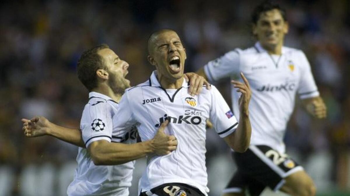 الجزائري سفيان فيغولي (فالنسيا): بدأ مسيرته الاحترافية في صفوف غرونوبل عام 2007، وجاءته فرصة الاحتراف في الدوري الإسباني مع الخفافيش عام 2010 الذي أعاره لآلميريا مؤقتاً ثم اعتمد عليه هذا الموسم بصورةٍ كبيرة بعد الأداء المقنع الذي قدمه.