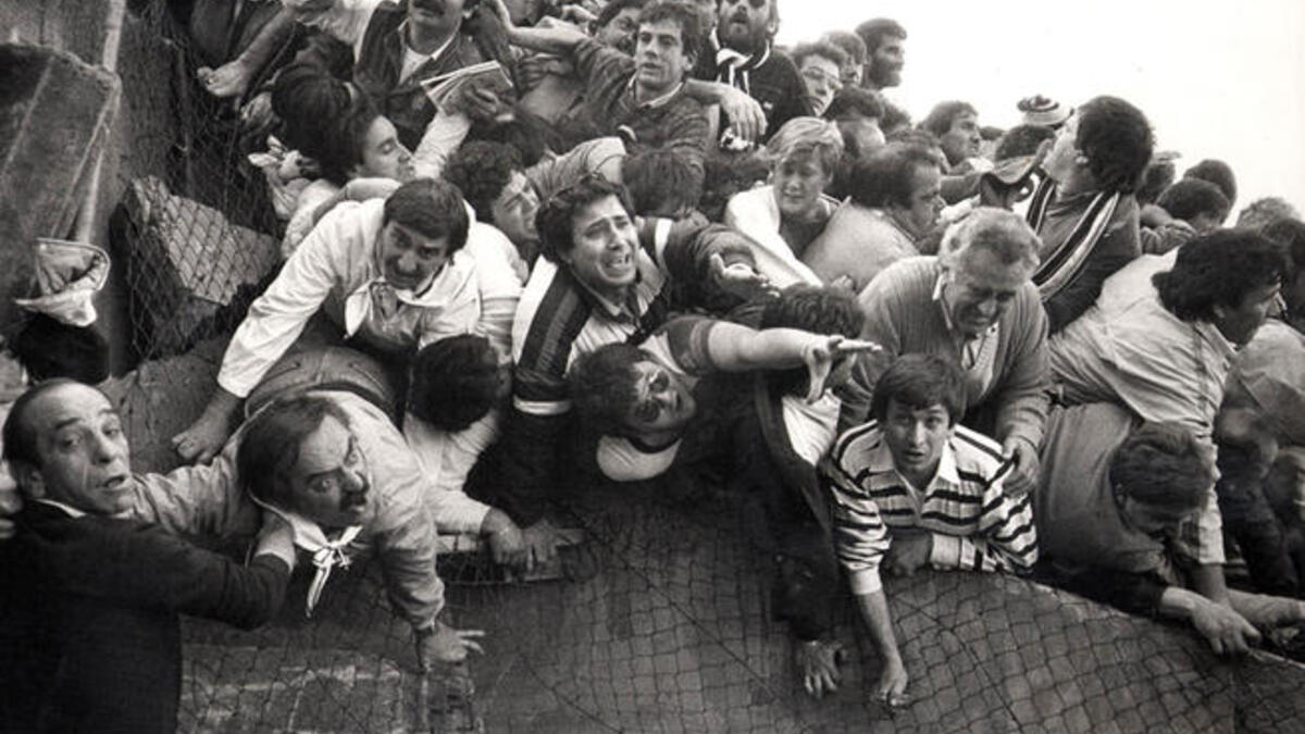 مايو 1985 - بلجيكا: قتل 39 مشجعاً معظمهم إيطاليون جراء أعمال شغبٍ قبيل نهائي الكأس الأوروبي (دوري أبطال أوروبا) بين يوفنتوس الإيطالي وليفربول الإنجليزي في ملعب هايسيل ببروكسل في حادثة تعد الأشهر عبر التاريخ.