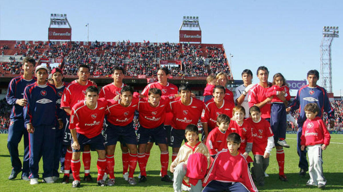 إنديبينديينتي الأرجنتيني بـ 16 لقباً.