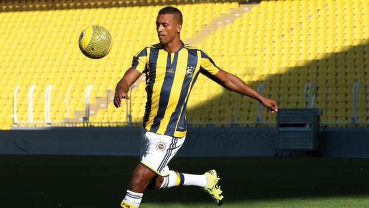 الجناح البرتغالي لويس ناني: غادر مانشستر يونايتد إلى فينيرباهتشة في عقد يمتد لـ 3 مواسم مقابل 4.25 مليون جنيه استرليني.