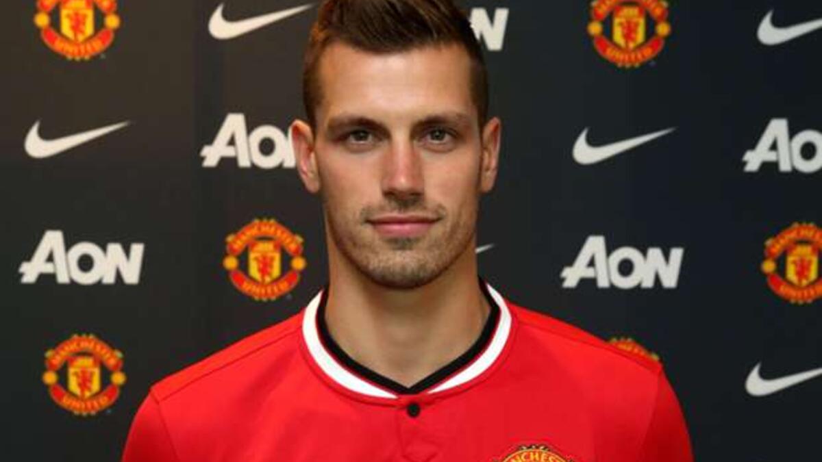 8- لاعب الوسط الفرنسي مورغان شنايدرلين: ترك ساوثهامبتون صوب مانشستر يونايتد مقابل 24 مليون جنيه استرليني.