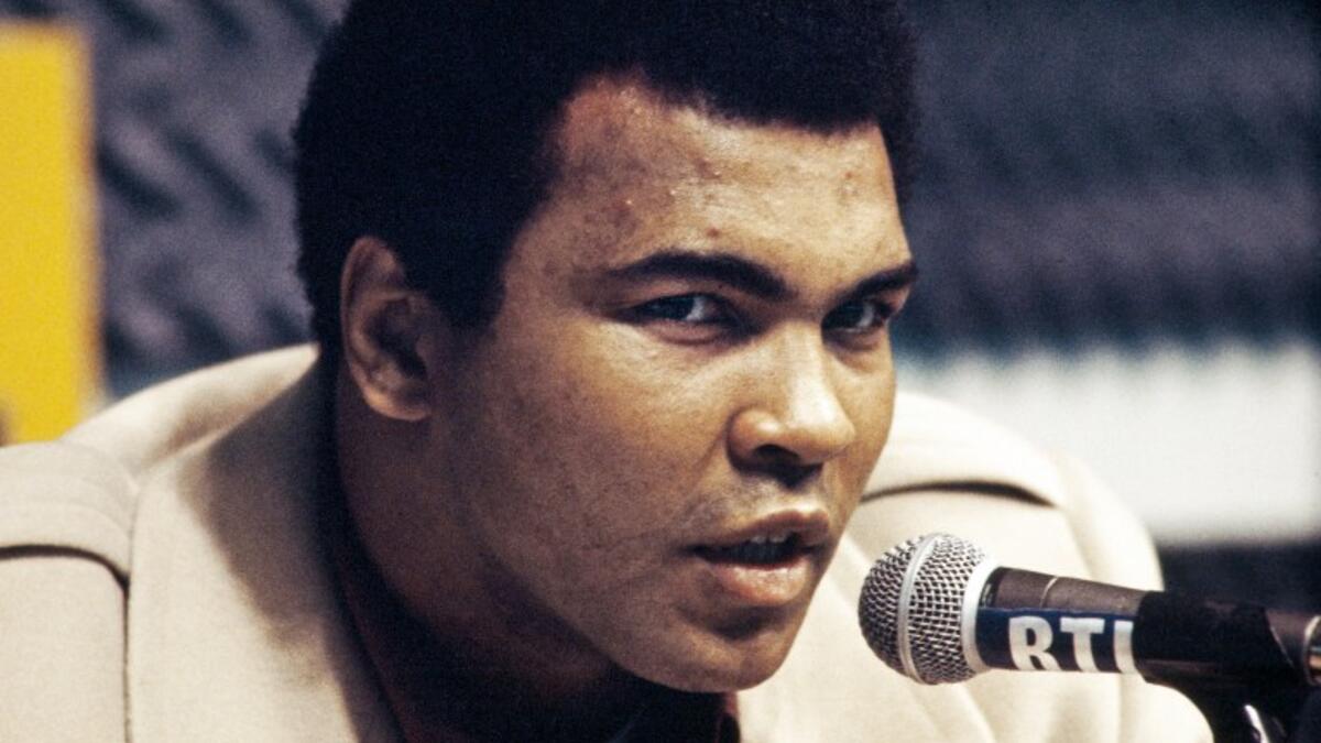 1- الملاكم الأميركي محمد علي (مواليد 1942): صاحب الميدالية الذهبية في الوزن خفيف الثقيل عام 1960، وبطل العالم في الوزن الثقيل، هزم أبرز الملاكمين خلال مسيرته ما بين عامي 1960 و1981 ليصبح أعظم ملاكم في التاريخ، عرف بمهاراته العالية وبالتزامه الديني واعتراضه على حرب فيتنام.