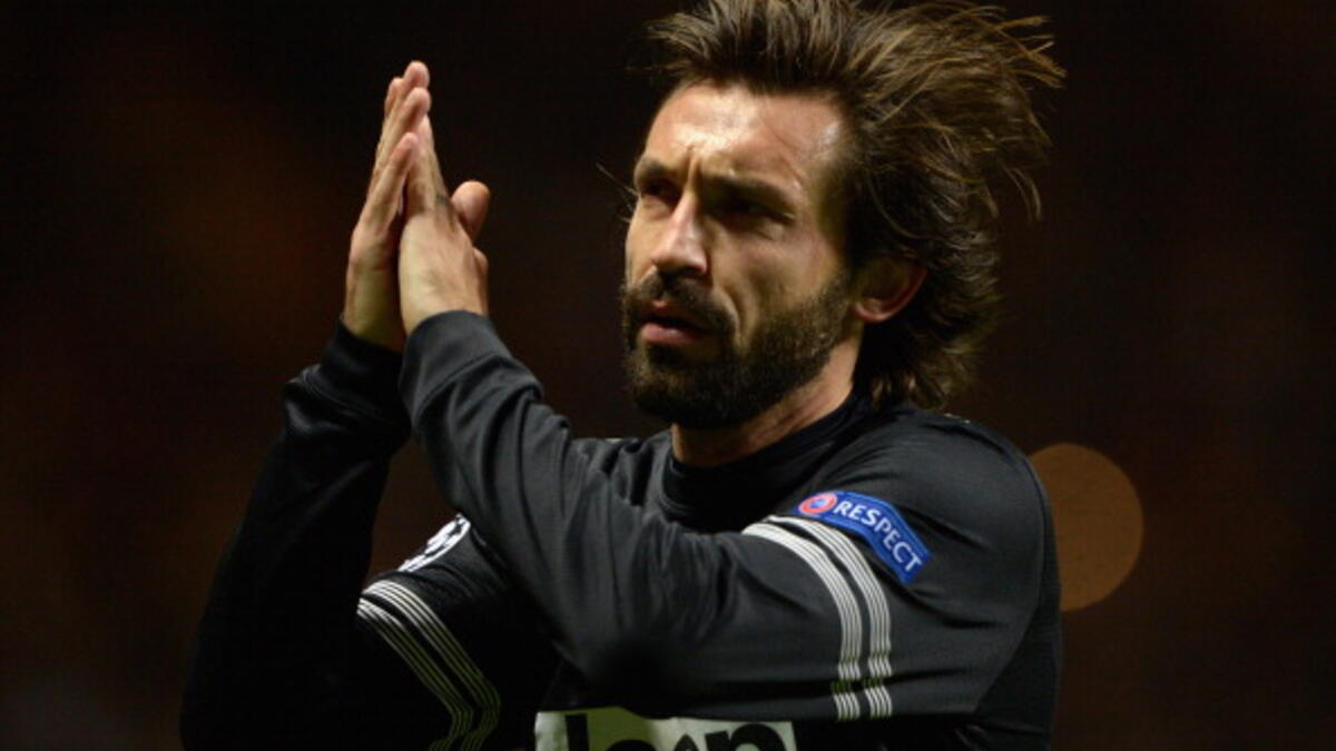 الإيطالي أندريا بيرلو: بدأ مشواره كلاعب مساند للمهاجمين (تريكوارتيستا) في بريشيا، إلا أن تواجد الأسطورة روبرتو باجيو معه في الفريق أجبره على العودة للخلف أكثر ليصبح لاعب وسط متأخر، وهو مركز شغله ببراعة لاحقاً رفقة ميلان ويوفنتوس.