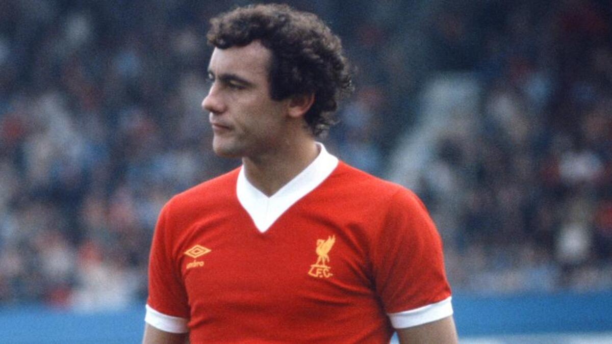 الإنجليزي راي كينيدي: أحد أساطير ليفربول وآرسنال السابقين، تألق كمهاجم مع الغانرز قبل أن يتعاقد معه الريدز لينتقل بعدها لخط الوسط، وهو دور جديد أبدع فيه كذلك نظراً لتواضعه وعمله الدؤوب.