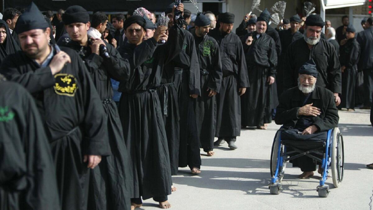 أهمية عاشوراء عند الشيعة ففيه يعبرون عن حزنهم بسبب مقتل الحسين بن علي بن أبي طالب وأهل بيته ظلما في هذا اليوم، بعد حِصَار دام ثلاثة ايام مٌنِعَ هو واهل بيته من الماء من قبل جيش يزيد ابن معاوية.