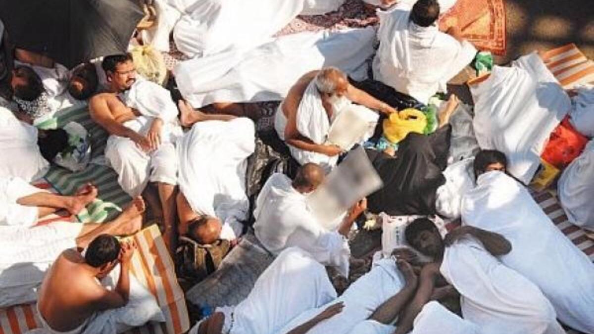 في العام 1990 وقع تدافع كبير داخل نفق منى إلى الجنوب من مكة، بعدما توقف على الأرجح نظام التهوية عن العمل، وأسفر الأمر عن مقتل 1426 حاجاً، معظمهم من الآسيويين، مات معظمهم اختناقاً.